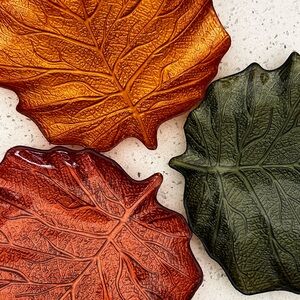 Leaf-Shaped Decorative Plates